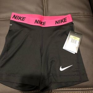 NWT nike pros!!